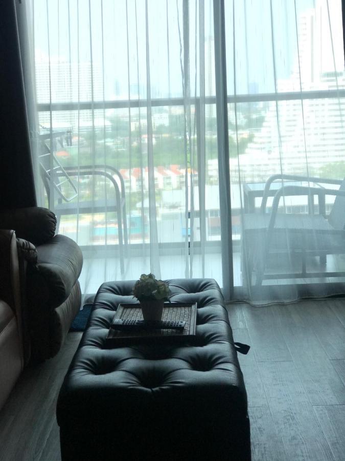 Kuno - 2Br, Beachfront Jomtien Bagian luar foto