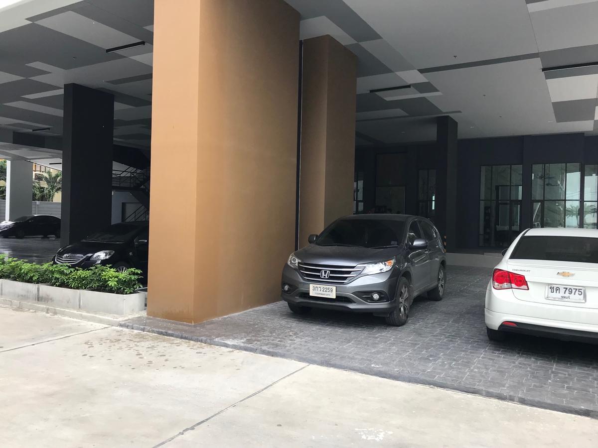 Kuno - 2Br, Beachfront Jomtien Bagian luar foto