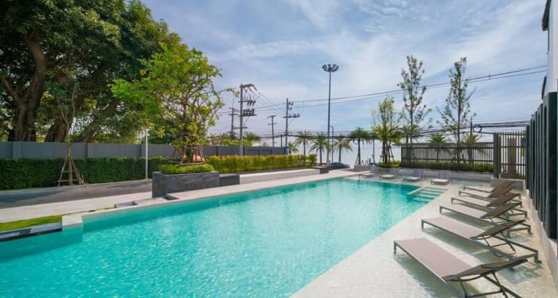 Kuno - 2Br, Beachfront Jomtien Bagian luar foto