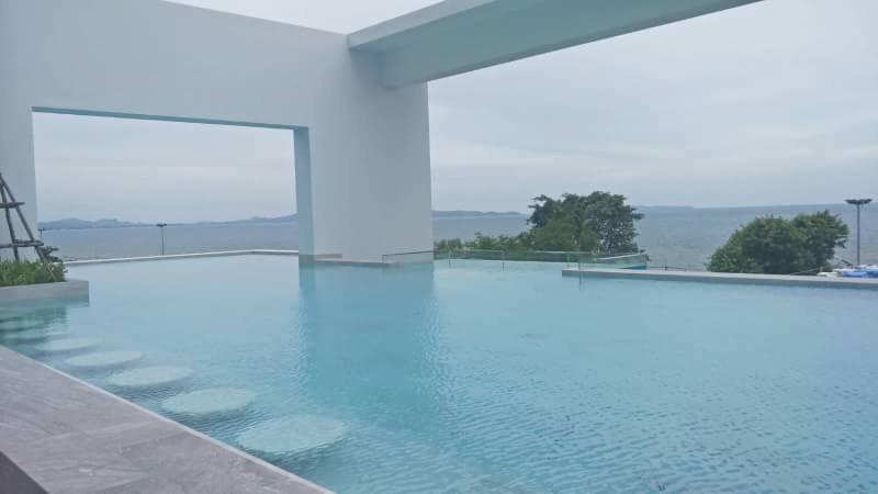 Kuno - 2Br, Beachfront Jomtien Bagian luar foto