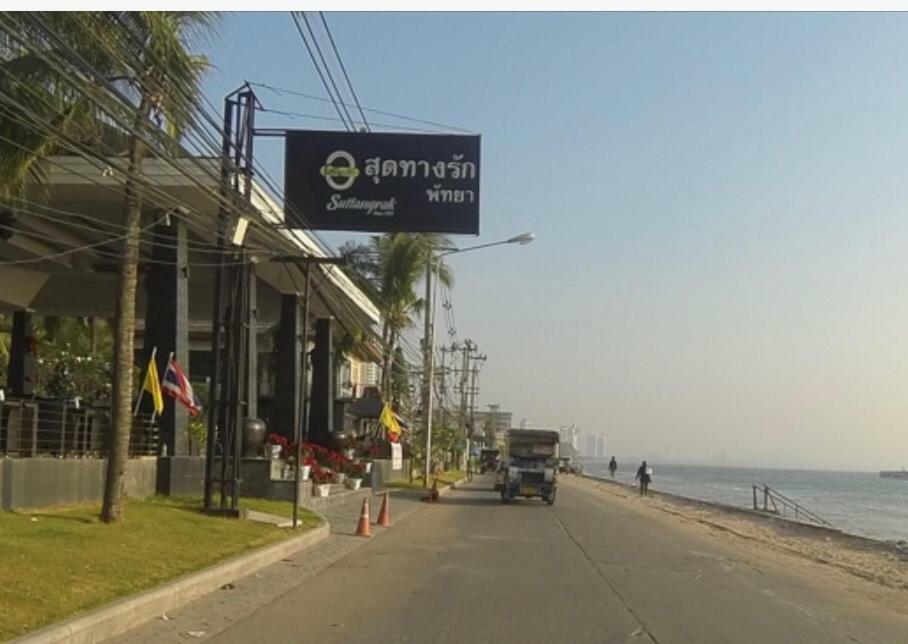 Kuno - 2Br, Beachfront Jomtien Bagian luar foto