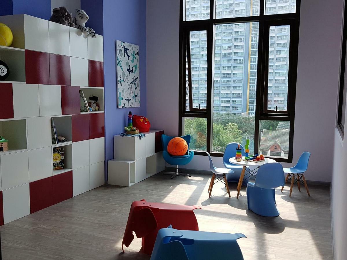 Kuno - 2Br, Beachfront Jomtien Bagian luar foto