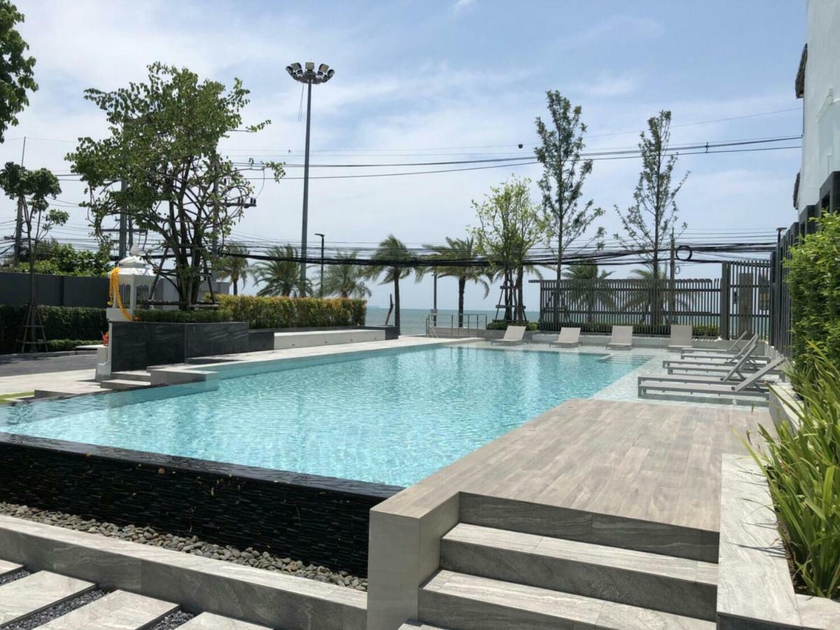 Kuno - 2Br, Beachfront Jomtien Bagian luar foto