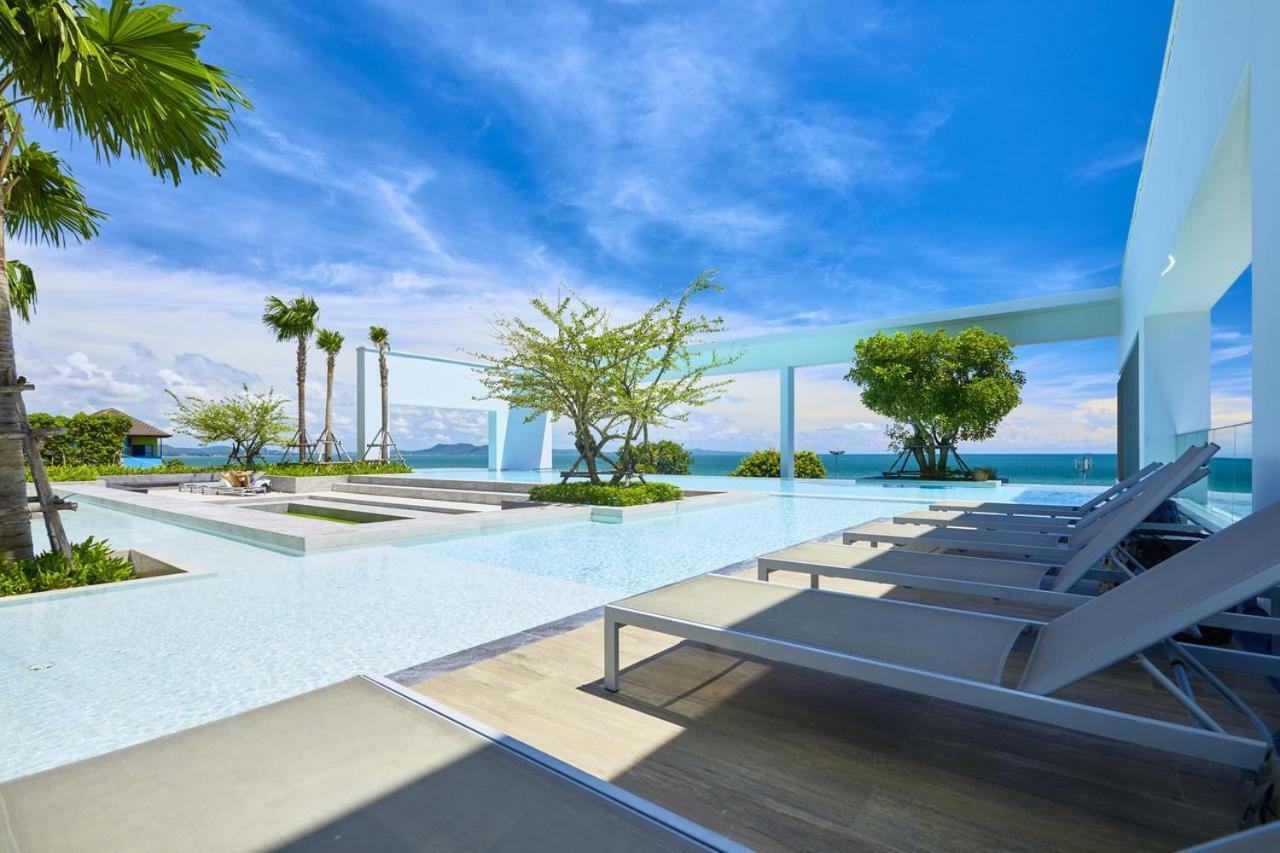 Kuno - 2Br, Beachfront Jomtien Bagian luar foto