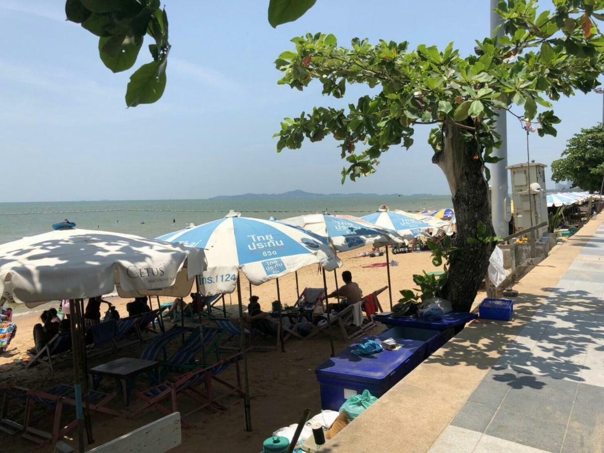 Kuno - 2Br, Beachfront Jomtien Bagian luar foto